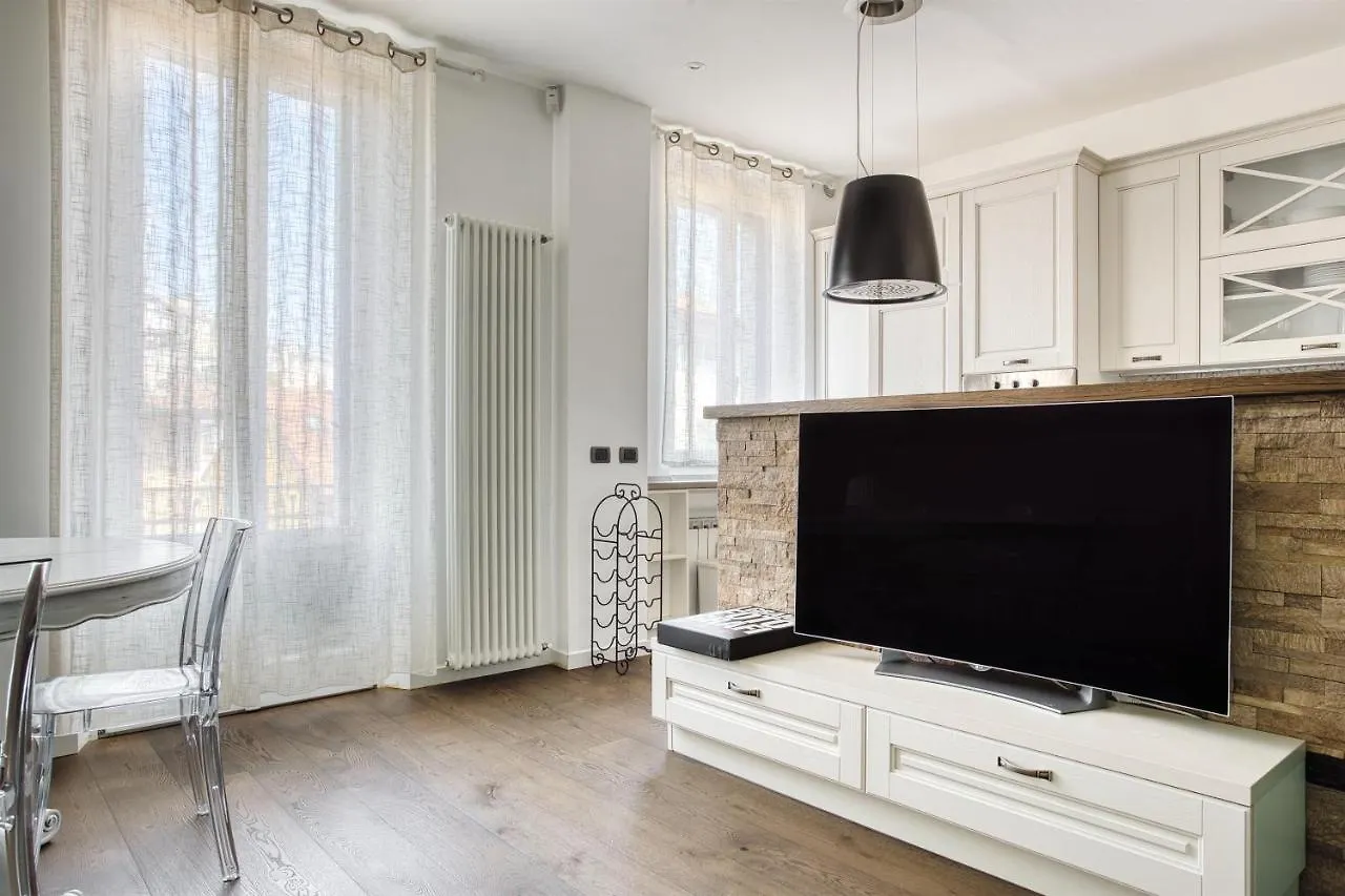 Joivy Superb 2Bed Flat With Balcony Apartment Milan Italy