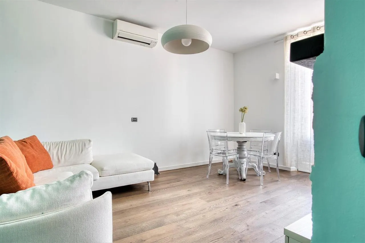 Apartmán Joivy Superb 2Bed Flat With Balcony Milán